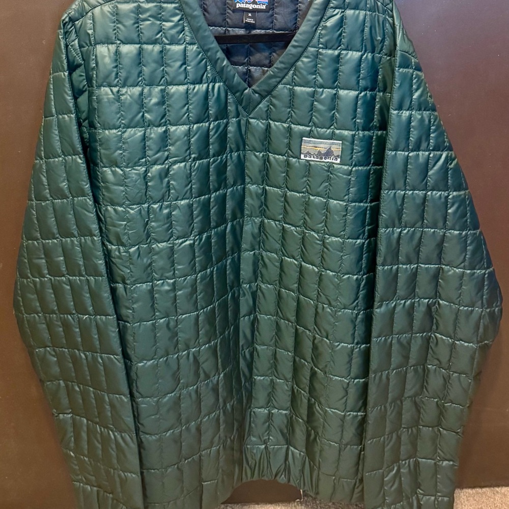 Patagonia Men's Forest Green Puffer Jacket—worn one time.